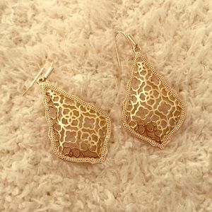 Kendra Scott yellow gold drop earring